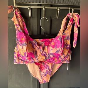Women’s 👙 Old Navy Bathing Suit BNWT Top Large, Bottoms Medium